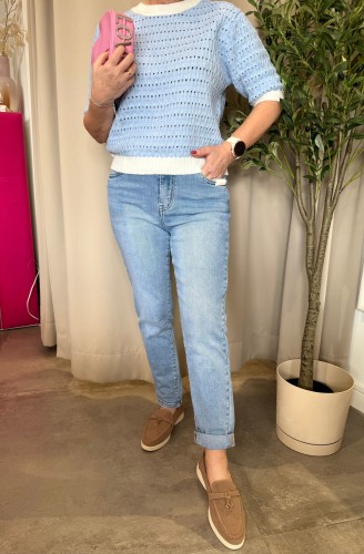 spodnie regular fit, prosta dopasowana nogawka. Jasny, stonowany odcień jeansu, bez przetarć. niespecjalnie gruba, idealna na wiosnę / lato.