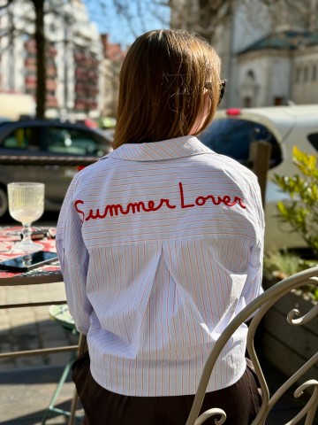 Koszula Summer Lover błękitna w różowe/białe paski z połyskiem napis z tyłu czerwony, guziki wzdłuż rękawów