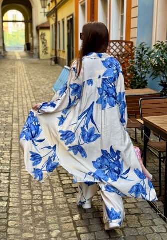 Komplet Costa Brava bawełniany narzutka rozpinana długa / sukienka + spodnie szersze kremowe w niebieskie kwiaty