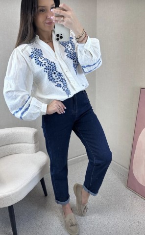 Bluzka koszulowa Hippie biała, bawełniana, gipiurowa / z haftami niebieskimi, rękawy bufiaste, boho letnia