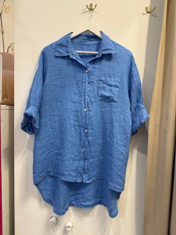 Koszula lniana Luigia niebieska długa, swobodna z kieszonką na dekolcie