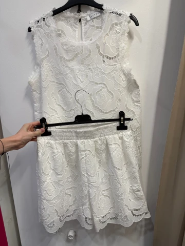 Komplet Royal Summer biały, koronkowy/gipiura top + krótkie spodenki