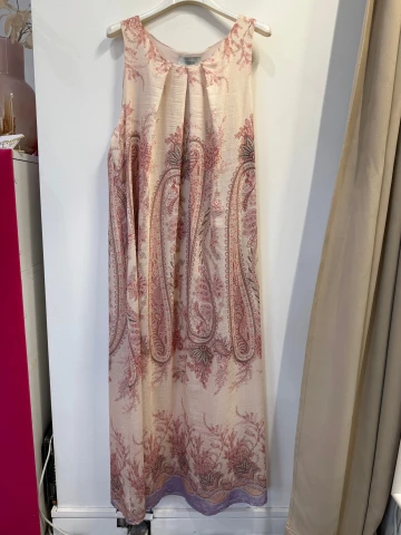 Sukienka Carmina tencel, len, długa zwiewna, elegancka na lato, Joleen, różowa beżowa we zwory paisley